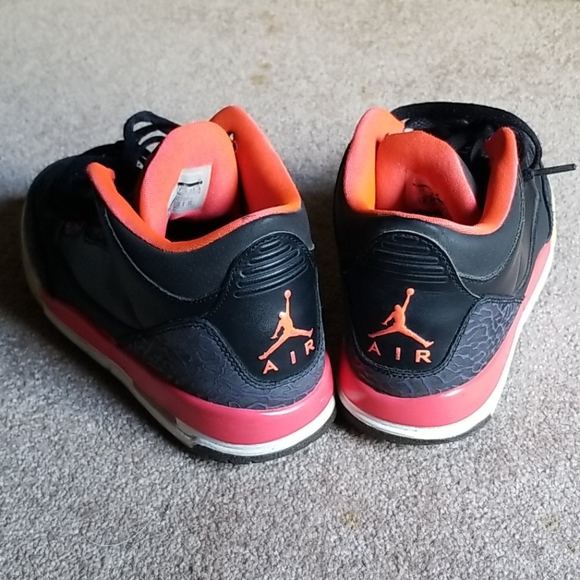 Air Jordans retro III Black and Crimson - Picture 2 of 5